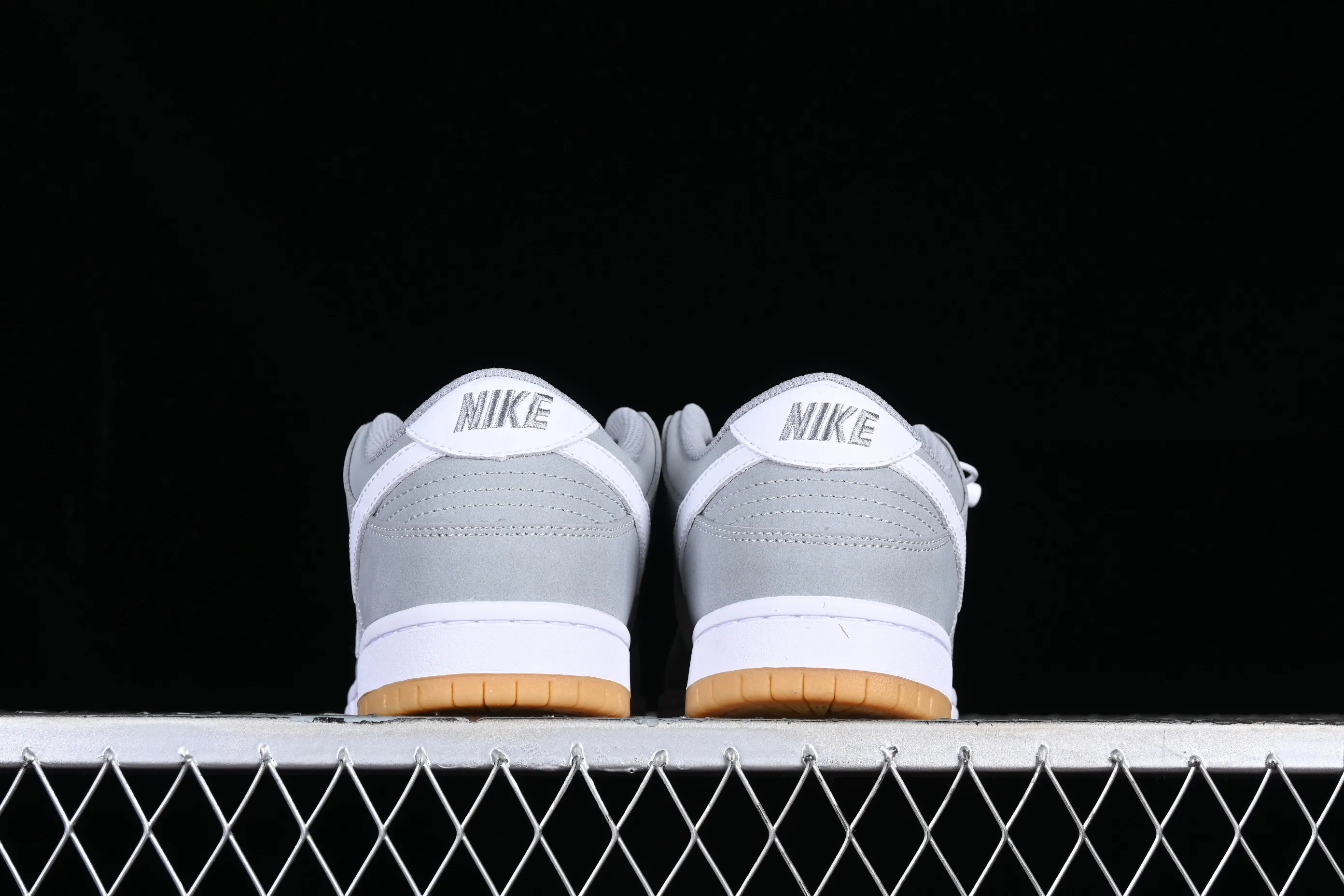 All Categories Nk SB Dunk Series Nk SB Dunk Low Low-top sneakers Cost-effective version Nk SB Dunk Low "Grey Gum" gray raw rubber SB low-top casual sneakers DV5464-001
